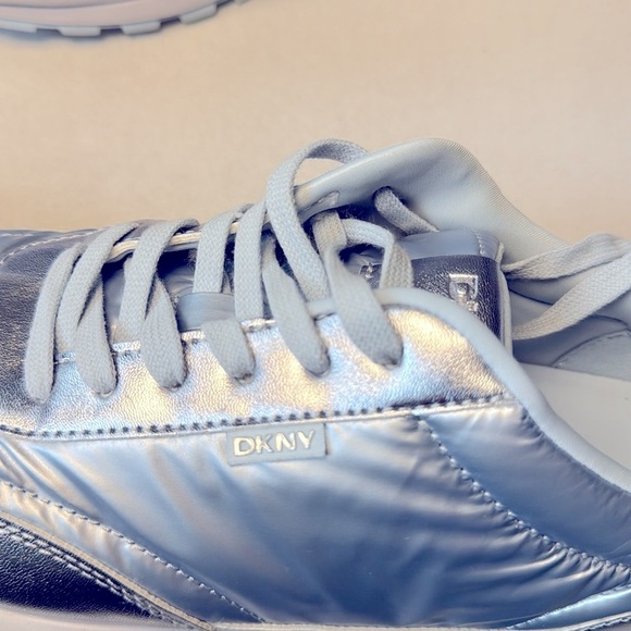 DKNY Forsythe Sneaker Women metallic blue size 10 - Picture 7 of 10